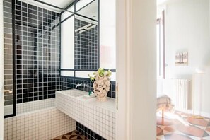 Shower, hair dryer, towels, soap - Milano Central Design room. 5 mins Walking from Milano Central station (Milano)