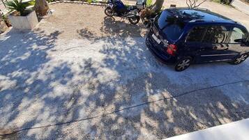 Apartament (Two Bedroom Apartment with Terrace) | Aparcament | Aparcament sense assistència gratuït