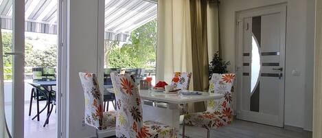 Apartment (Two Bedroom Apartment with Terrace) | Dining room