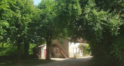 La Casa D'Augy à Farges, proche d'Avord et Bourges en Gite de 2 à 8 personnes