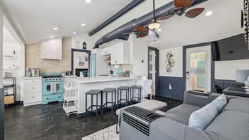 Smart TV, computer monitors