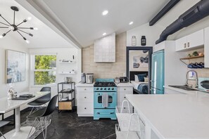 Fridge, microwave, oven, stovetop - Downtown Phoenix Modern Retreat B | Walkable (Phoenix)