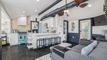 Smart TV, computer monitors