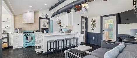 Smart-tv en een computerscherm