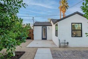 Exterior - Downtown Phoenix Modern Retreat B | Walkable (Phoenix)