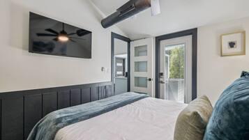 2 bedrooms, desk, iron/ironing board, free WiFi