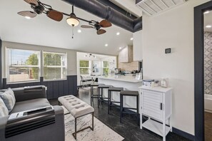 Smart TV, computer monitors - Downtown Phoenix Modern Retreat B | Walkable (Phoenix)