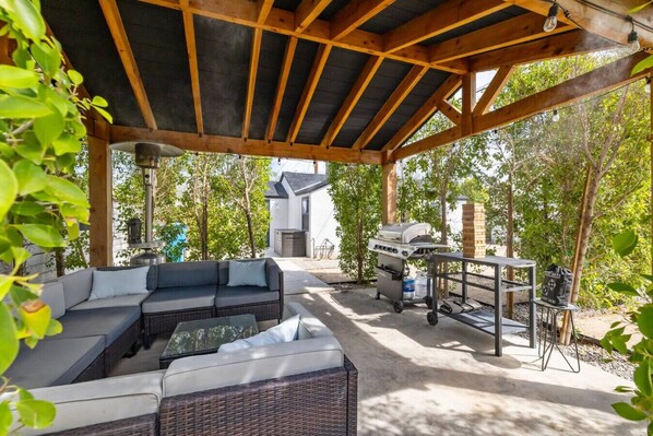 Outdoor dining - Downtown Phoenix Modern Retreat B | Walkable (Phoenix)