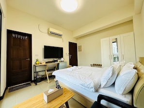 Elite Double Room | Bathroom | Shower, rainfall showerhead, free toiletries, hair dryer - Hsinchu Peace (Zhubei)