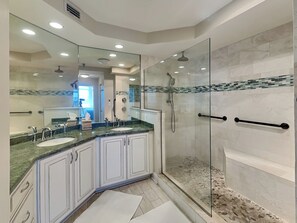 Condo (2 Bedrooms) | Property amenity