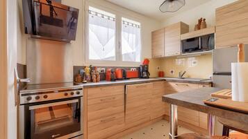 Réfrigérateur, micro-ondes, four, lave-vaisselle