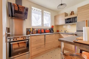 Réfrigérateur, micro-ondes, four, lave-vaisselle