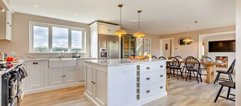 Langham Lodge - Five Bedroom House, Sleeps 10