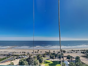 Condo, Plusieurs lits, accès à la piscine, vue sur l’océan (#1032 & 1033 - No Pets) | Plage | Plage à proximité