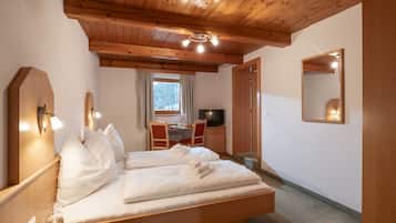 Standard-Doppelzimmer | Allergikerbettwaren, Schreibtisch, kostenloses WLAN, Bettwäsche