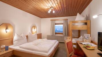 Standard-Vierbettzimmer