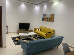 Living area - L'Oasis Mid-Century (Cotonou)