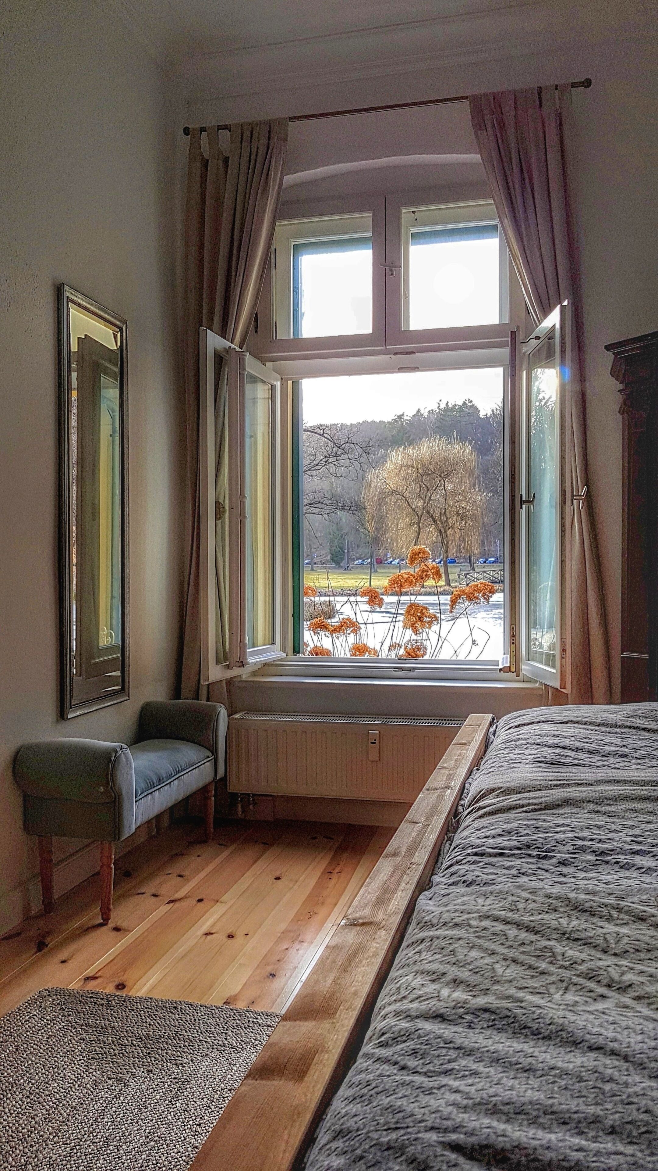 1 Schlafzimmer, Zimmersafe, Schreibtisch, Bügeleisen/Bügelbrett