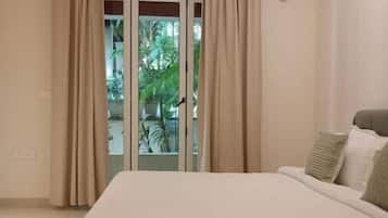 3 bedrooms, in-room safe, iron/ironing board, free WiFi