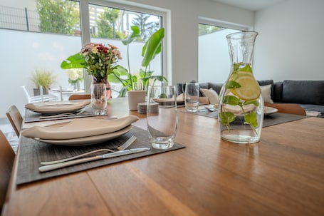 Dining. NEU Luxuswohnung in Waldrandlage Nähe Köln Messe!