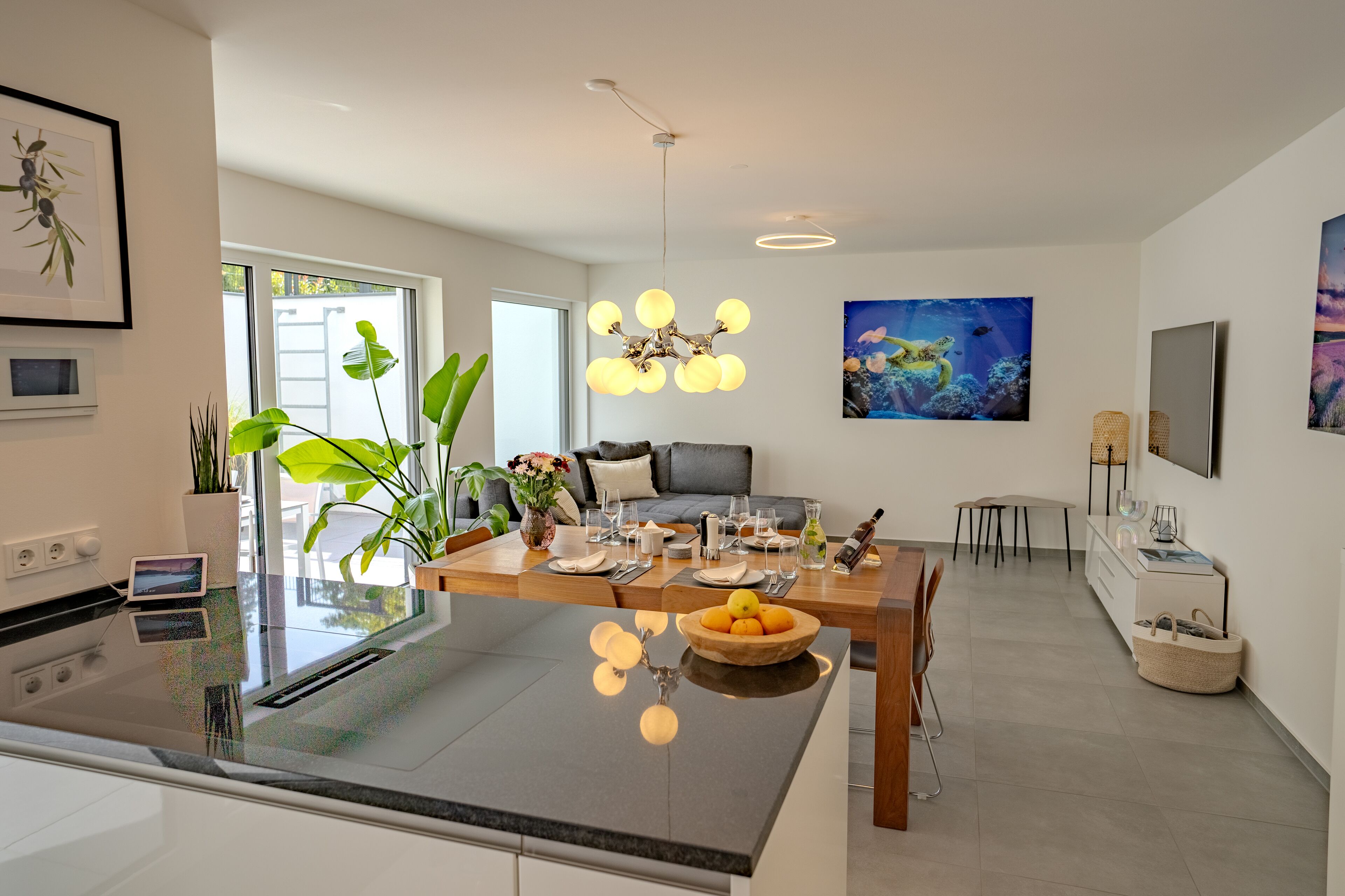 Een smart-tv en een stereo