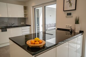 Fridge, oven, stovetop, dishwasher - NEU Luxuswohnung in Waldrandlage Nähe Köln Messe! (Leverkusen)