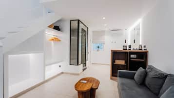 1 bedroom, Egyptian cotton sheets, premium bedding, down comforters