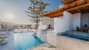 Seasonal outdoor pool, pool umbrellas, sun loungers