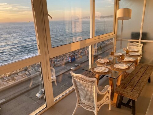 Avenida Perú facing the sea, remodeled with parking, for 8 people.
