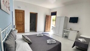 Deluxe Triple Room | Desk, WiFi (free) - La Cycas (San Vito Lo Capo)