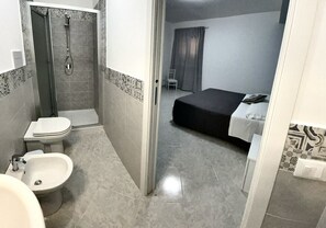 Comfort Triple Room | Bathroom