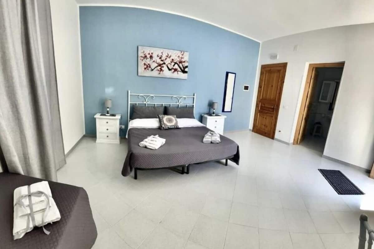 Deluxe Triple Room | Desk, WiFi (free)