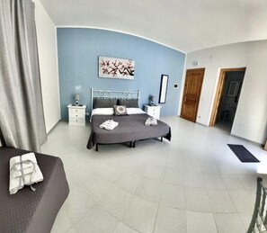 Deluxe-Dreibettzimmer | 1 Schlafzimmer, Schreibtisch, kostenloses WLAN
