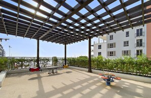 Exterior - WelHome - Mesmerizing Sea & Burj Khalifa Views Apt at La Voile (Dubai)