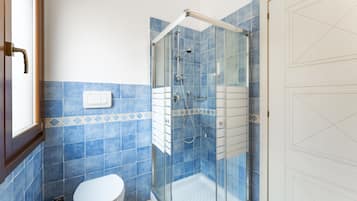 Dusj, hårføner, bidé og håndklær
