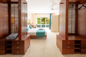 3 habitaciones, caja de seguridad en la habitación y escritorio