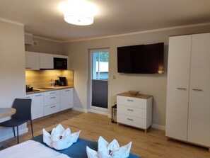 Classic Apartment, Balcony 7 | Hypo-allergenic bedding, in-room safe, individually decorated