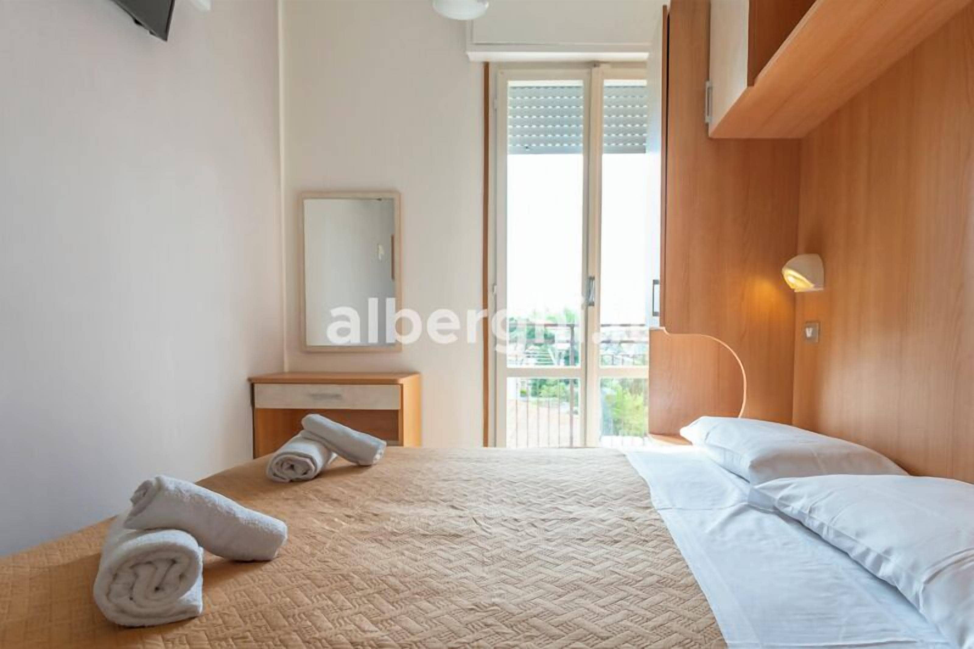 Classic Double Room | Desk, laptop workspace, free WiFi