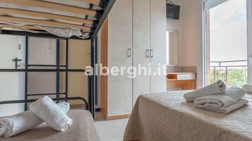 Classic Quadruple Room | Desk, laptop workspace, free WiFi
