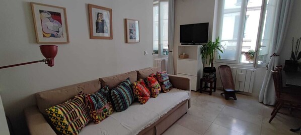 TV, books, stereo - Charmant T2 Paris Centre Châtelet Le Marais (Paris)