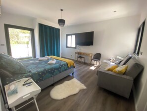 3 chambres, fer et planche Ă repasser, Wi-Fi, draps fournis