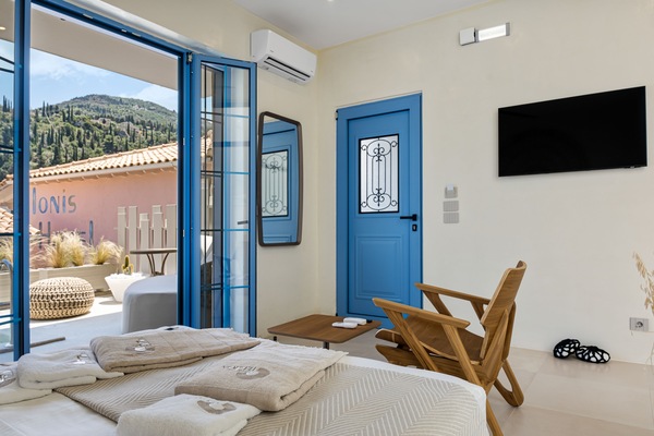 Suite de lujo, vistas parciales al mar | 1 dormitorio, escritorio, espacio para trabajar con un portátil