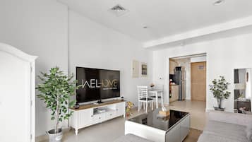 Apartemen Elite | Area keluarga | Smart TV 55-inci dengan saluran TV kabel, Netflix, dan layanan streaming