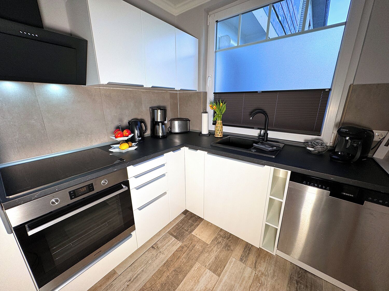 Refrigerador, horno, placa de cocina, lavavajillas