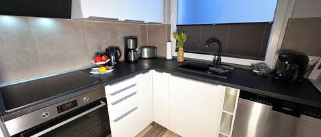 Refrigerador, horno, placa de cocina, lavavajillas