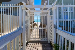 Property grounds - Contemporary coastal townhome with on-site pool/beach access & private patio (Miramar Beach)