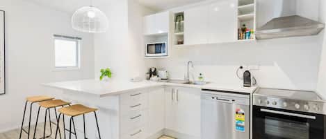 Fridge, microwave, stovetop, dishwasher