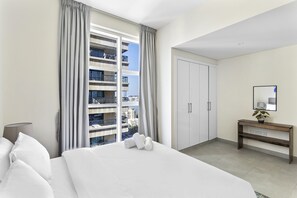 2 bedrooms, individually decorated, iron/ironing board, free WiFi - WelHome - Breathtaking Partial Sea View 2BR Close to Marina  (Dubai)