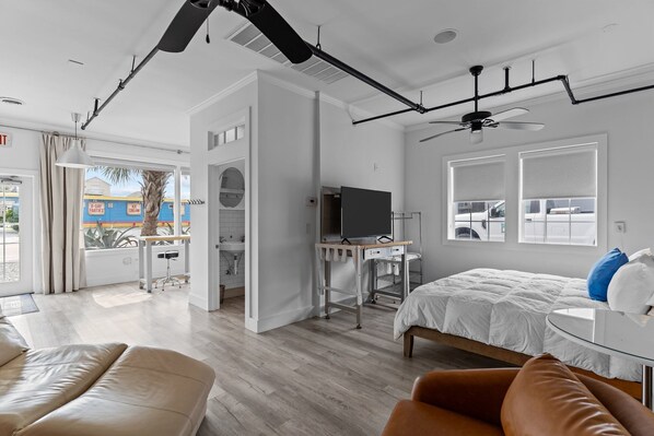 Standard Suite | Premium bedding, down comforters, individually decorated - Guest House Topsail (Holly Ridge)