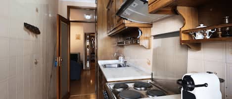 Appartement | Cuisine privée | Micro-ondes, batterie de cuisine, vaisselle et ustensiles